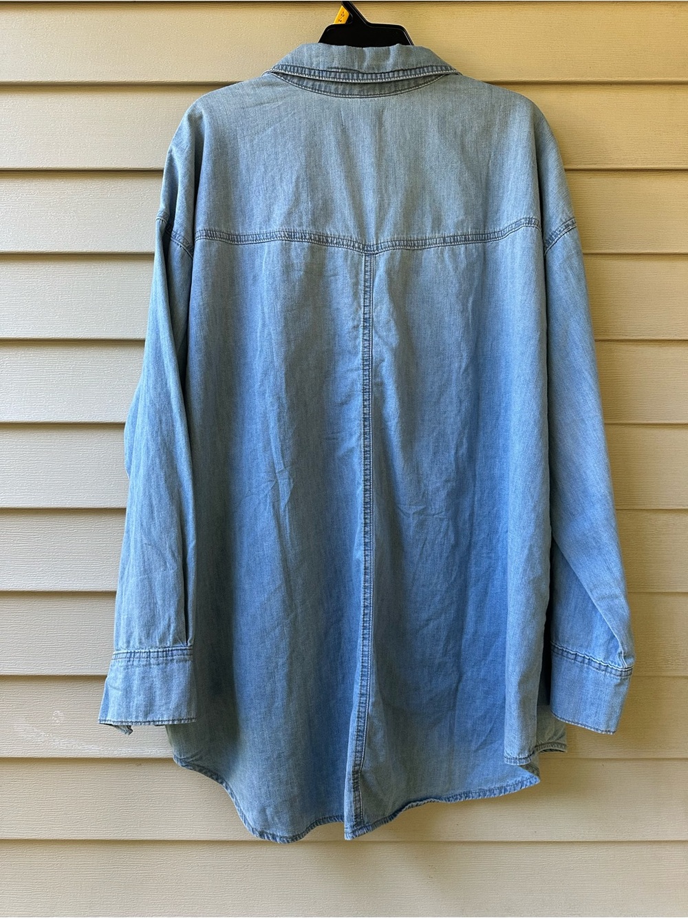 SOFIA by Sofia Vergara Light Blue Denim Shirt with Red Tag - Picture 2 of 6